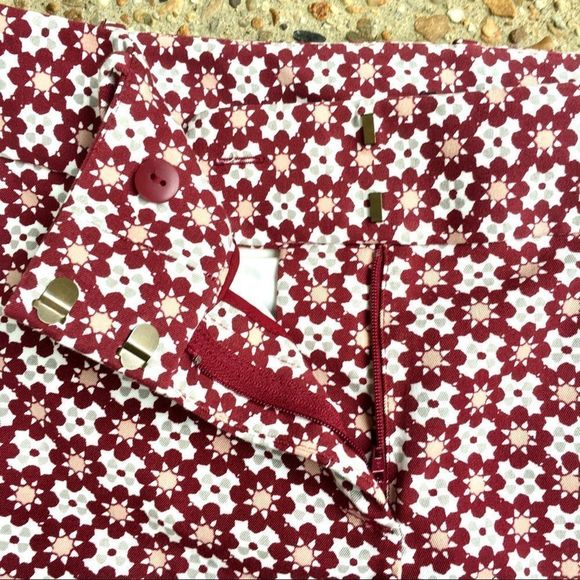 NWOT LOFT Julie Skinny Red Floral Retro Pants Size 4 - Picture 3 of 10